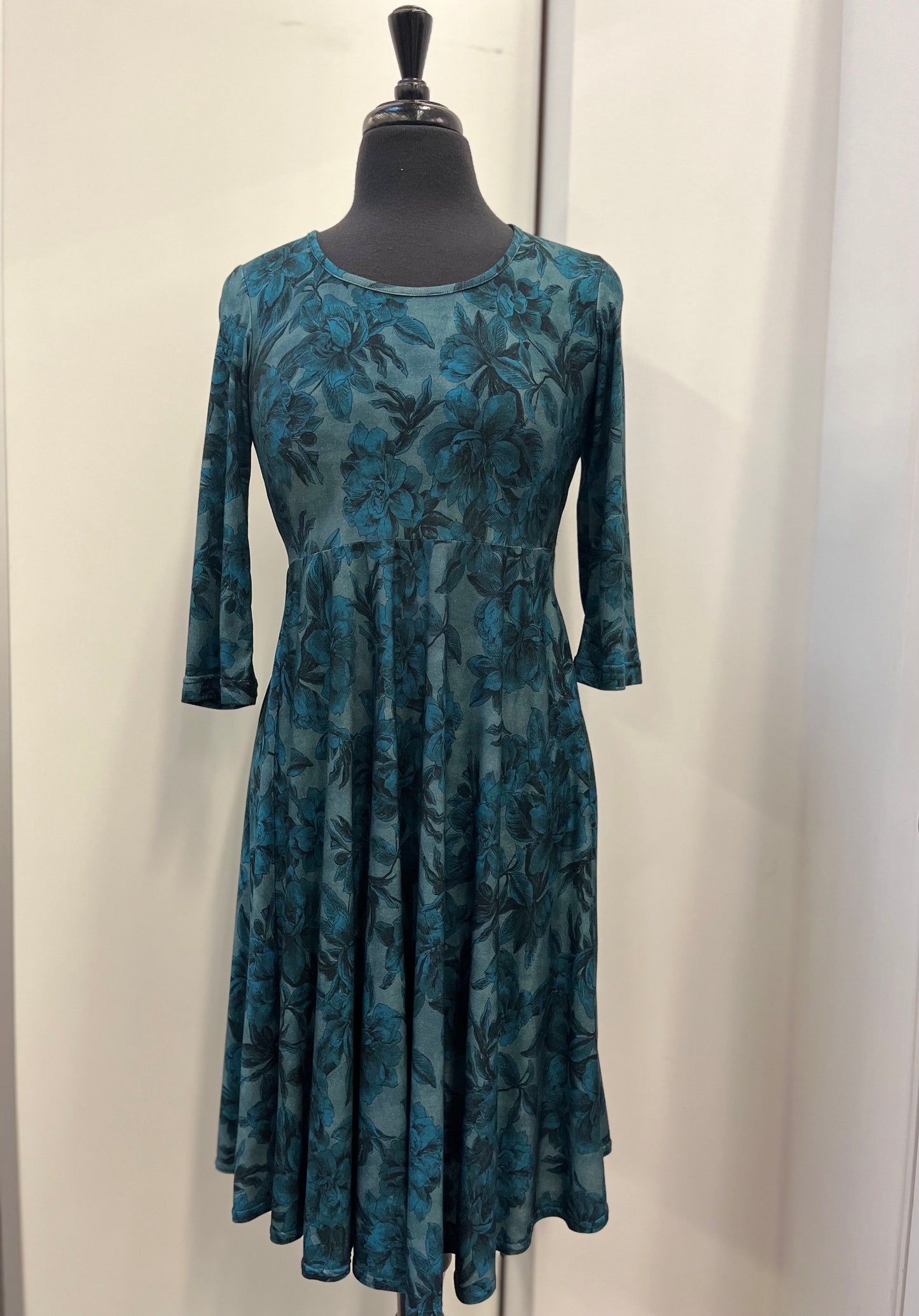 Circle Dress 3/4 Sleeve